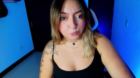 Snapshot of miaawild chatting on 12/04/25, 12:14 Andrea online show from 12/04/25, 12:14