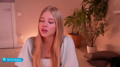 miablueye online show from 11/20/25, 03:12