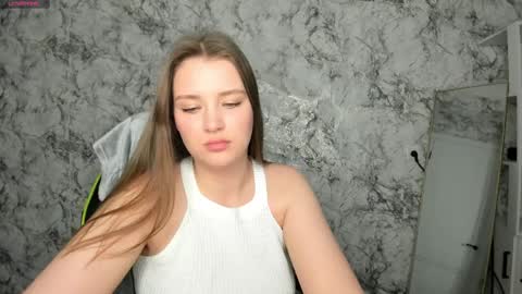 Mia online show from 04/04/26, 06:38