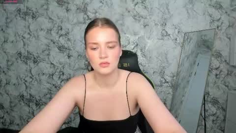 Snapshot of miabrian chatting on 06/15/26, 06:48 Mia online show from 06/15/26, 06:48