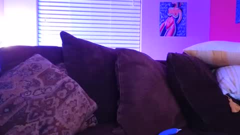 Mia online show from 12/05/24, 05:59