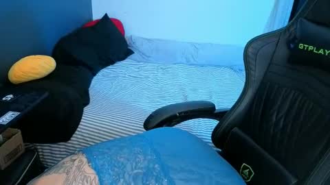 Mia online show from 04/11/26, 12:15