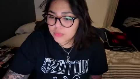 Mia online show from 05/03/26, 02:50