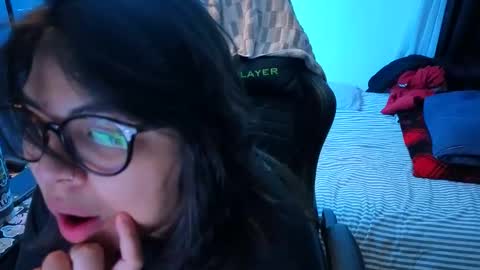 Mia online show from 05/10/26, 02:39