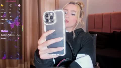 MiaCarper online show from 04/11/26, 09:19