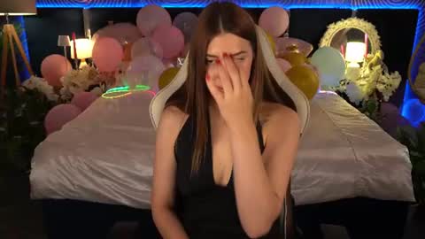 Mia online show from 07/04/26, 12:55