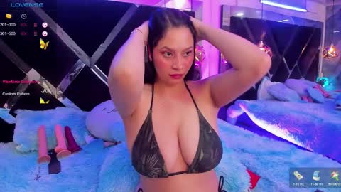 Mia online show from 09/09/25, 01:27