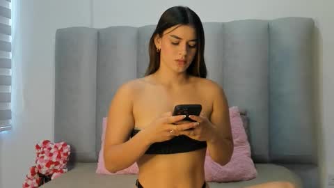 Snapshot of miacleark chatting on 11/06/25, 05:25 miacleark online show from 11/06/25, 05:25