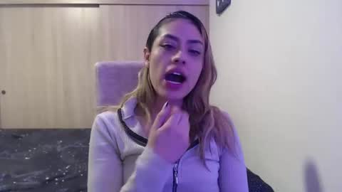 Miia  online show from 11/22/25, 02:21