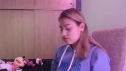 Miia  online show from 12/21/25, 04:58