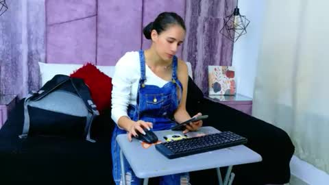 Snapshot of miacours chatting on 05/10/26, 02:11 MiaCours online show from 05/10/26, 02:11