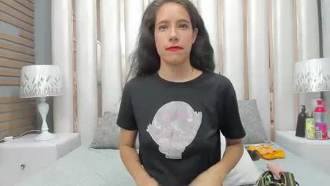 Snapshot of miacours chatting on 06/20/26, 01:58 MiaCours online show from 06/20/26, 01:58