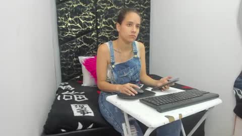 Snapshot of miacours chatting on 06/21/26, 04:20 MiaCours online show from 06/21/26, 04:20