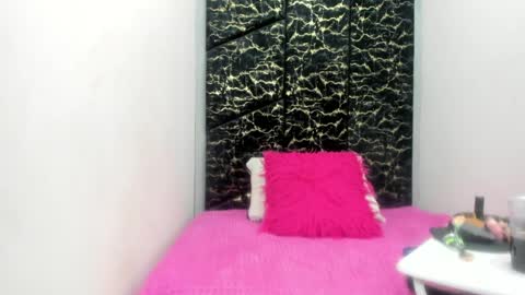 Snapshot of miacours chatting on 06/30/26, 01:01 MiaCours online show from 06/30/26, 01:01