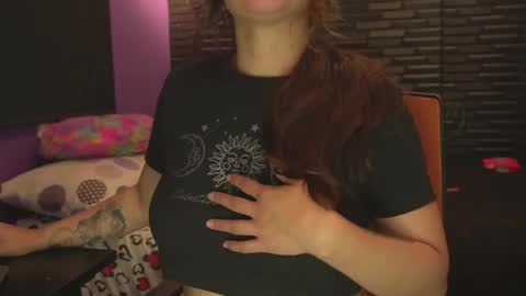 Mia online show from 11/08/25, 04:56