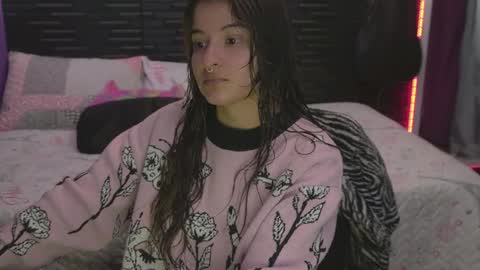 Mia online show from 02/02/26, 01:04