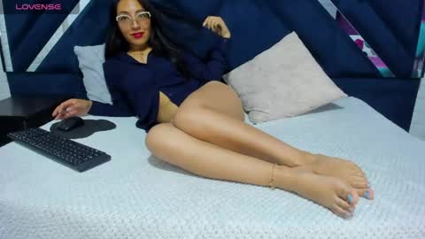 Snapshot of miadivinehyh chatting on 05/12/26, 01:41 miadivinehyh online show from 05/12/26, 01:41