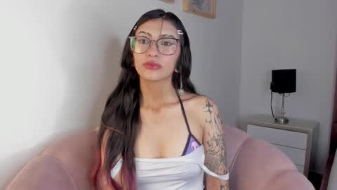 Snapshot of miadvn chatting on 10/28/25, 07:49 MiaDVN online show from 10/28/25, 07:49