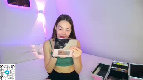 Mia online show from 05/19/26, 01:11