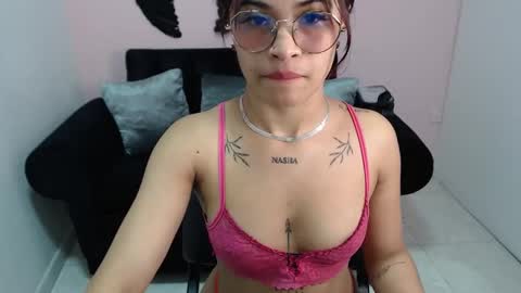 Snapshot of miafuckpussyhard chatting on 10/21/25, 12:17 miafuckpussyhard online show from 10/21/25, 12:17