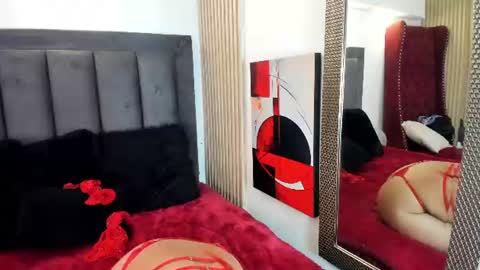 Mia  online show from 06/09/26, 08:42