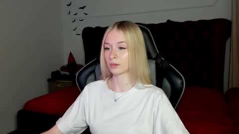 Mia online show from 11/03/25, 05:25