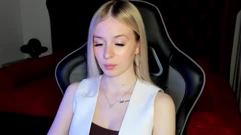 Mia online show from 12/01/25, 05:29