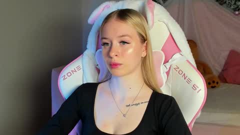 Mia online show from 12/16/25, 06:24