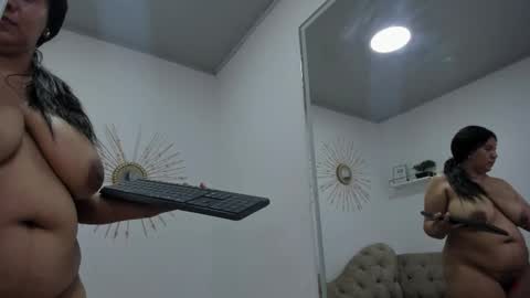 Miah Collins online show from 11/16/25, 01:28