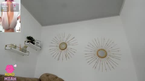 Miah Collins online show from 12/18/25, 07:09