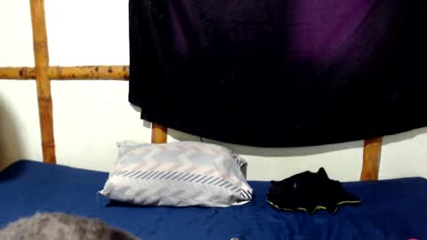 Snapshot of miahells chatting on 10/27/25, 04:55 Mia Sam online show from 10/27/25, 04:55