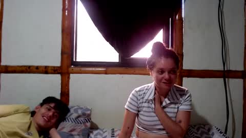 Snapshot of miahells chatting on 10/31/25, 08:32 Mia Sam online show from 10/31/25, 08:32