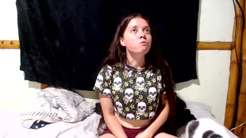 Snapshot of miahells chatting on 11/17/25, 03:34 Mia Sam online show from 11/17/25, 03:34