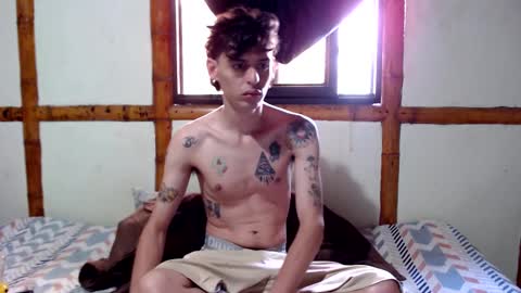 Snapshot of miahells chatting on 11/21/25, 02:05 Mia Sam online show from 11/21/25, 02:05