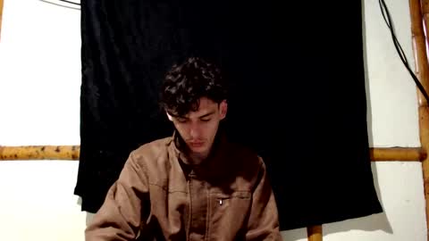 Snapshot of miahells chatting on 11/23/25, 11:32 Mia Sam online show from 11/23/25, 11:32