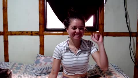 Snapshot of miahells chatting on 11/28/25, 01:25 Mia Sam online show from 11/28/25, 01:25