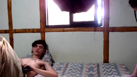 Snapshot of miahells chatting on 12/15/25, 04:33 Mia Sam online show from 12/15/25, 04:33