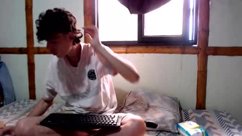 Snapshot of miahells chatting on 12/20/25, 06:26 Mia Sam online show from 12/20/25, 06:26