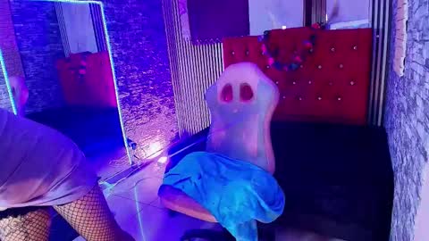 MIA VELEZ online show from 11/17/25, 03:01