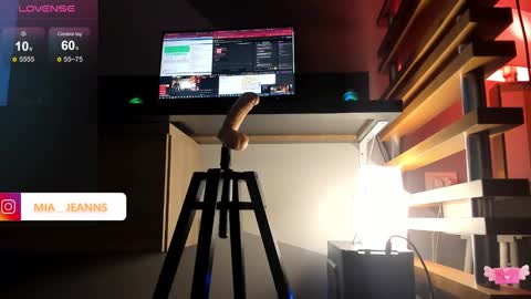 Mia online show from 01/29/25, 10:11