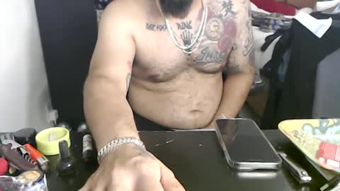 Snapshot of miaking chatting on 10/12/25, 04:33 Mark online show from 10/12/25, 04:33