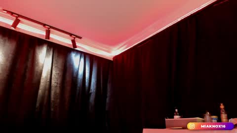 Snapshot of miaknox chatting on 04/24/26, 12:35 Mia online show from 04/24/26, 12:35