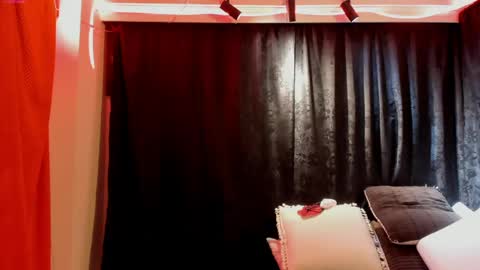 Snapshot of miaknox chatting on 06/01/26, 12:01 Mia online show from 06/01/26, 12:01