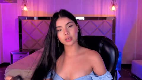 Snapshot of mialaurence_ chatting on 05/08/26, 06:46 Call me Mia online show from 05/08/26, 06:46
