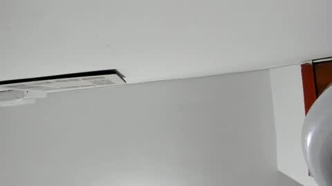 Mia Lenox online show from 11/05/25, 09:15