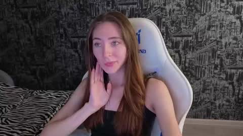 MiaLinder online show from 10/05/25, 03:21