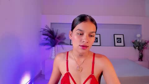 Snapshot of mialux5 chatting on 09/16/25, 12:17 mialux5 online show from 09/16/25, 12:17