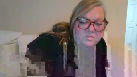 Snapshot of miamarie555 chatting on 01/14/26, 03:56 Miamarie555 online show from 01/14/26, 03:56