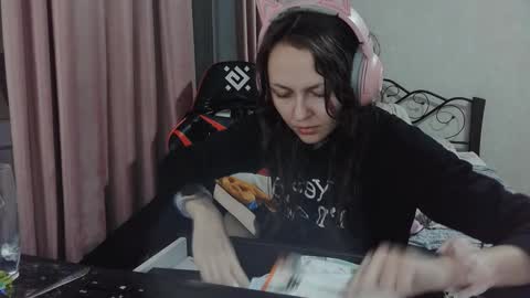 Mia online show from 01/08/26, 05:37