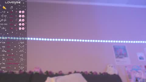 Snapshot of miamiameow chatting on 01/28/25, 02:53 Mia online show from 01/28/25, 02:53